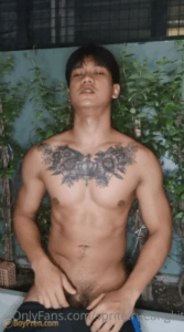 Jakolerong gigil na gigil sa sariling etit