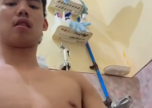 Tyler Magpapaskong Nagjajakol Sa Cr