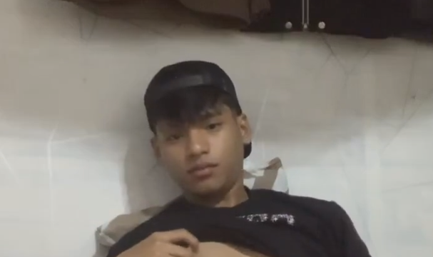 Ezkiel Jinakol Habang Naka Kagat Labi Sa KaVijakol