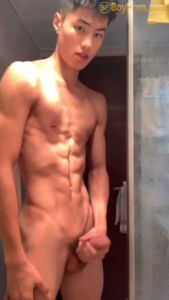 Asian Junaks Sinalsal Ang Etits Habang Nagshoshower