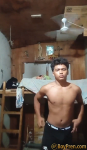 Maskulado Robwade Rama Pinagjajakol Ang Titi Sa Loob Ng Kwarto Ni Tita